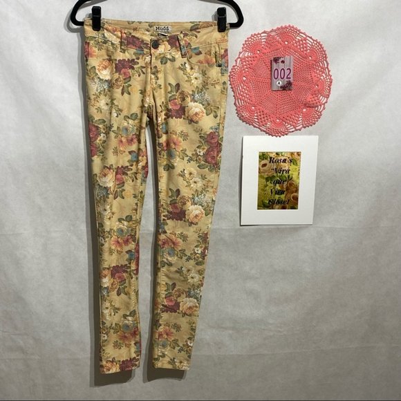 MUDD Floral Skinny Jeans - Picture 2 of 12